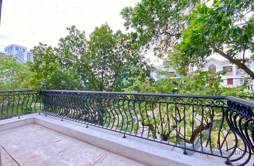 Xem ảnh 7: Ảnh 7: Biệt thự đơn lập Vinhomes Riverside cho thuê sân vườn rộng