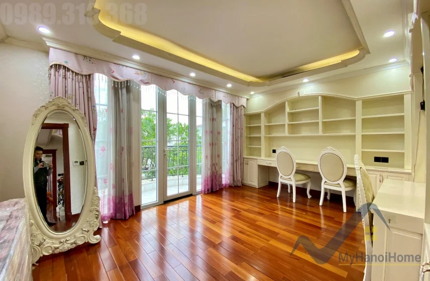 Xem ảnh 15: Ảnh 15: Biệt thự đơn lập Vinhomes Riverside cho thuê sân vườn rộng