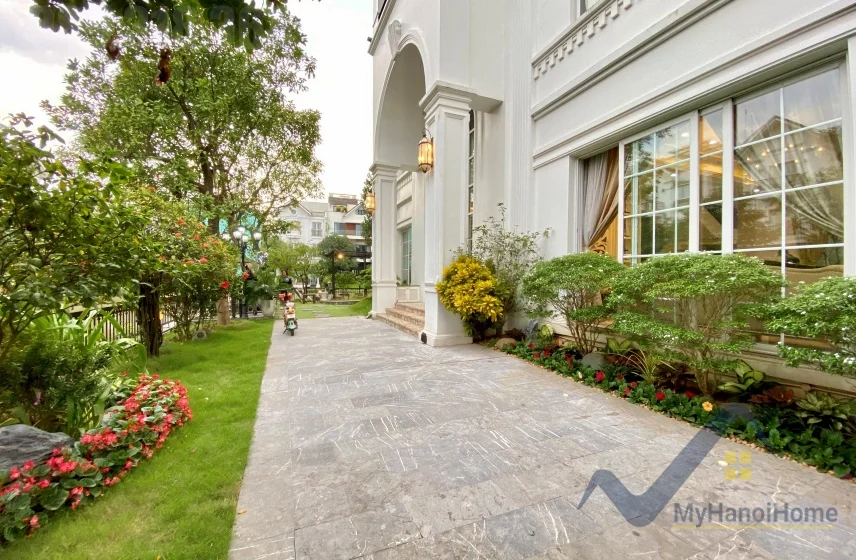 Xem ảnh 24: Ảnh 24: Biệt thự đơn lập Vinhomes Riverside cho thuê sân vườn rộng
