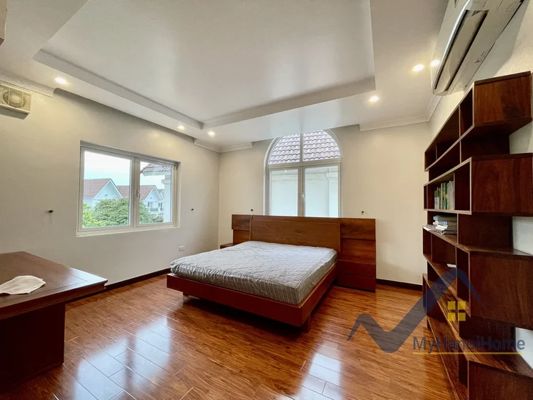 Xem ảnh 4: Ảnh 4: Biệt thự đơn lập Vinhomes Riverside cho thuê trang bị đủ đồ