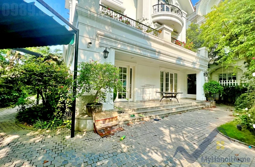 Xem ảnh 2: Ảnh 2: Biệt thự đơn lập Vinhomes Riverside full nội thất cho thuê, bể bơi