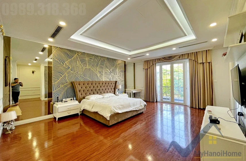 Xem ảnh 12: Ảnh 12: Biệt thự đơn lập Vinhomes Riverside full nội thất cho thuê, bể bơi