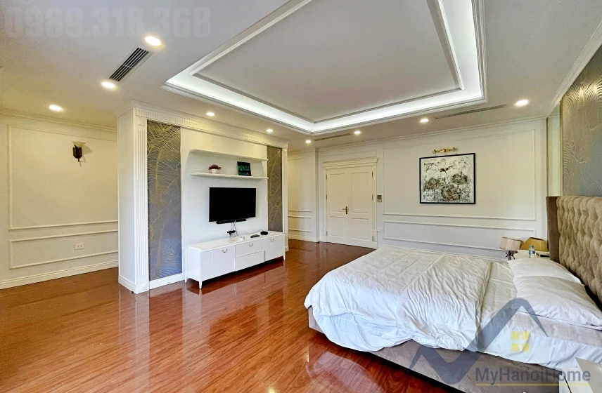 Xem ảnh 14: Ảnh 14: Biệt thự đơn lập Vinhomes Riverside full nội thất cho thuê, bể bơi