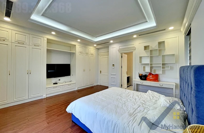 Xem ảnh 17: Ảnh 17: Biệt thự đơn lập Vinhomes Riverside full nội thất cho thuê, bể bơi