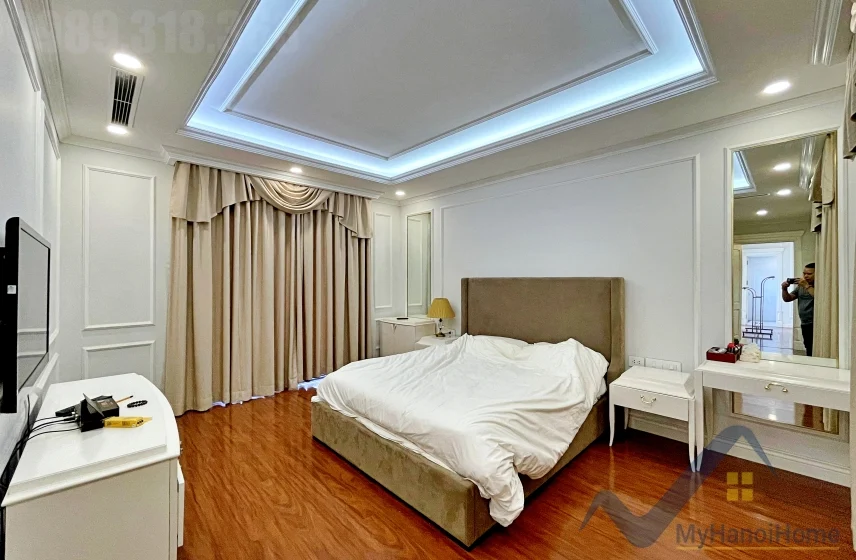 Xem ảnh 21: Ảnh 21: Biệt thự đơn lập Vinhomes Riverside full nội thất cho thuê, bể bơi
