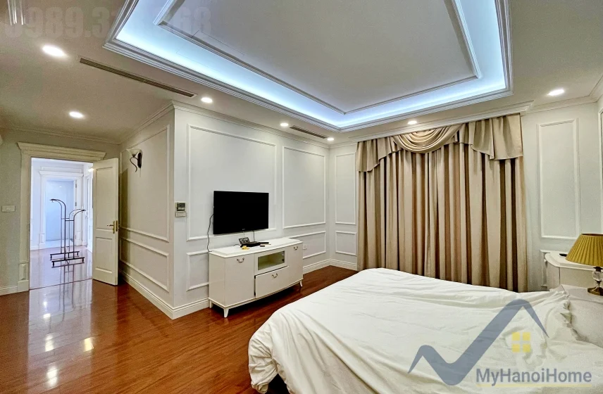 Xem ảnh 22: Ảnh 22: Biệt thự đơn lập Vinhomes Riverside full nội thất cho thuê, bể bơi