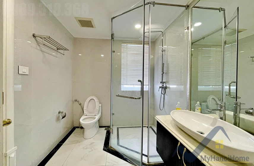 Xem ảnh 23: Ảnh 23: Biệt thự đơn lập Vinhomes Riverside full nội thất cho thuê, bể bơi