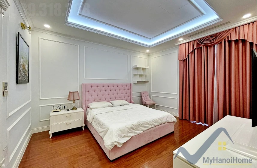 Xem ảnh 25: Ảnh 25: Biệt thự đơn lập Vinhomes Riverside full nội thất cho thuê, bể bơi