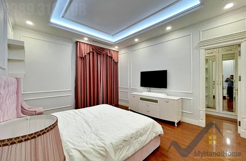 Xem ảnh 26: Ảnh 26: Biệt thự đơn lập Vinhomes Riverside full nội thất cho thuê, bể bơi