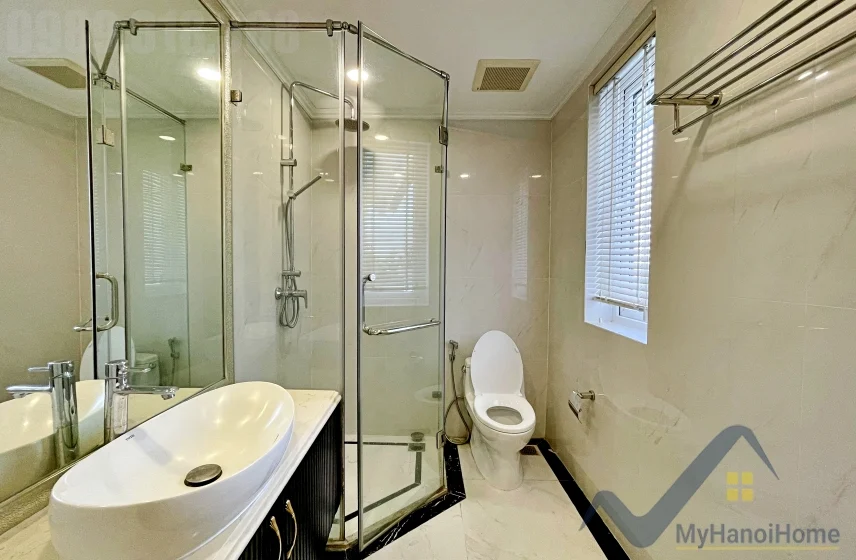 Xem ảnh 28: Ảnh 28: Biệt thự đơn lập Vinhomes Riverside full nội thất cho thuê, bể bơi