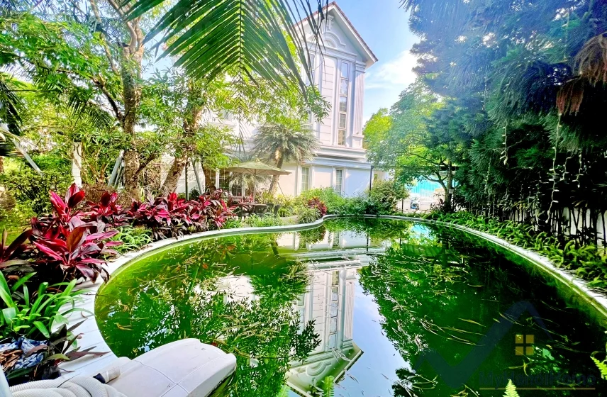 Xem ảnh 29: Ảnh 29: Biệt thự đơn lập Vinhomes Riverside full nội thất cho thuê, bể bơi