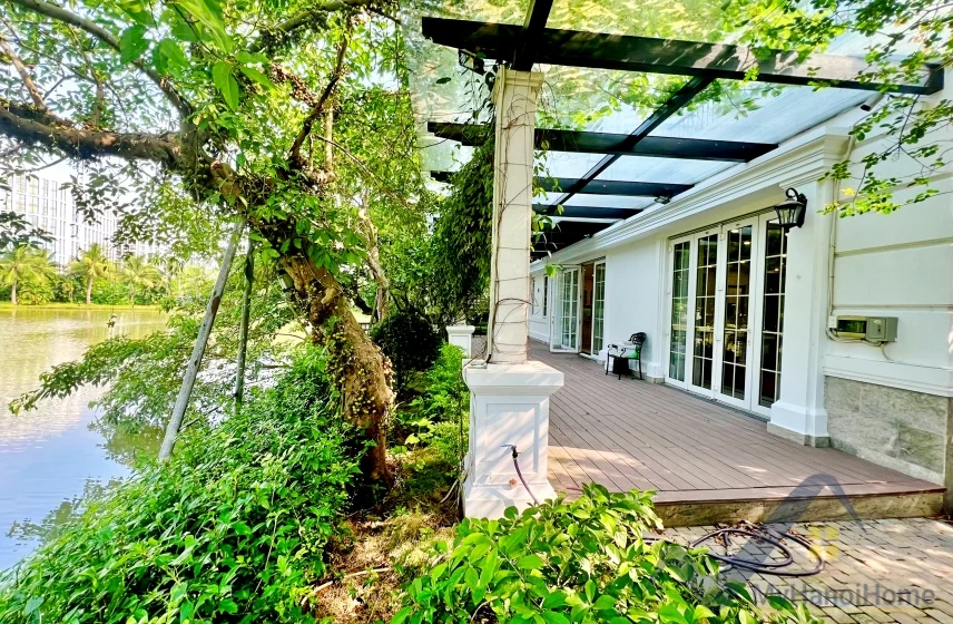 Xem ảnh 33: Ảnh 33: Biệt thự đơn lập Vinhomes Riverside full nội thất cho thuê, bể bơi