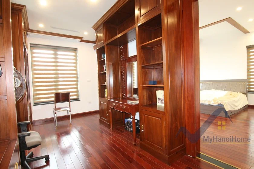 Xem ảnh 3: Ảnh 3: Biệt thự đơn lập Vinhomes Riverside gần Vincom Plaza cho thuê, đủ đồ