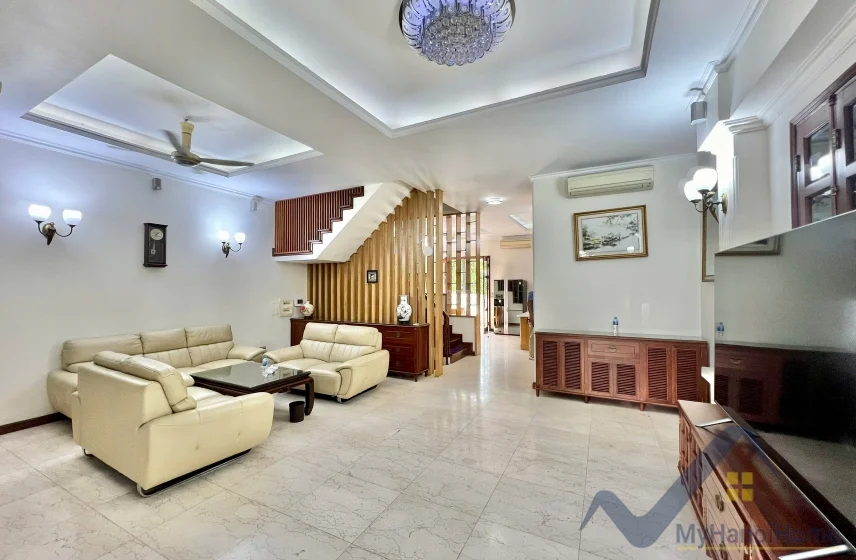 Xem ảnh 2: Ảnh 2: Biệt thự đủ đồ Vinhomes Riverside cho thuê có tầng hầm