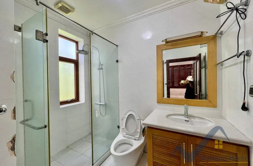 Xem ảnh 3: Ảnh 3: Biệt thự đủ đồ Vinhomes Riverside cho thuê có tầng hầm