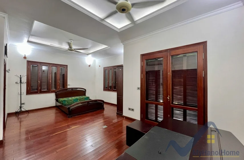 Xem ảnh 4: Ảnh 4: Biệt thự đủ đồ Vinhomes Riverside cho thuê có tầng hầm