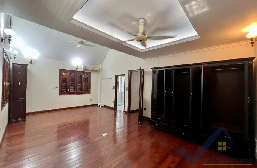 Xem ảnh 9: Ảnh 9: Biệt thự đủ đồ Vinhomes Riverside cho thuê có tầng hầm