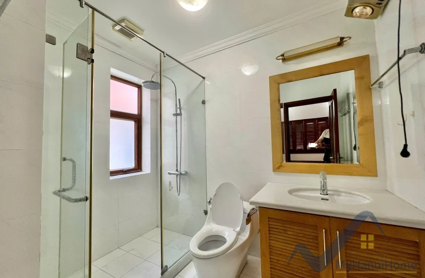 Xem ảnh 10: Ảnh 10: Biệt thự đủ đồ Vinhomes Riverside cho thuê có tầng hầm