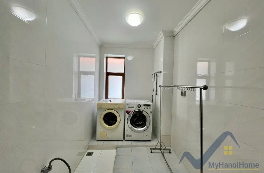 Xem ảnh 12: Ảnh 12: Biệt thự đủ đồ Vinhomes Riverside cho thuê có tầng hầm