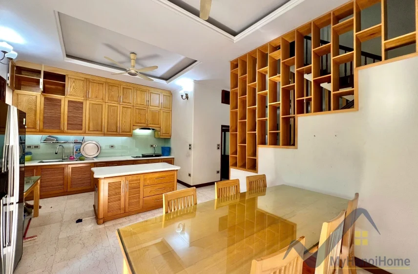 Xem ảnh 15: Ảnh 15: Biệt thự đủ đồ Vinhomes Riverside cho thuê có tầng hầm