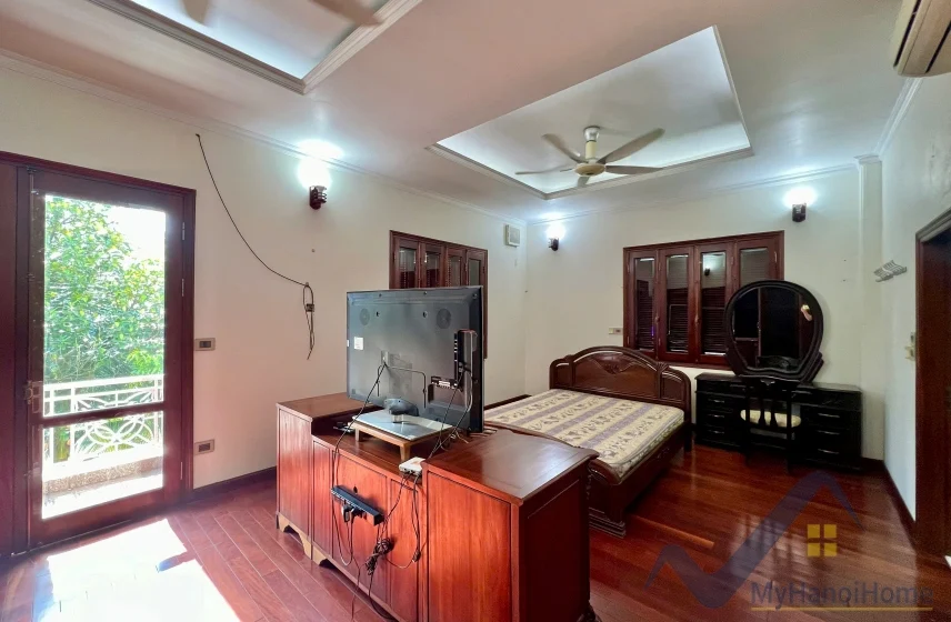 Xem ảnh 19: Ảnh 19: Biệt thự đủ đồ Vinhomes Riverside cho thuê có tầng hầm
