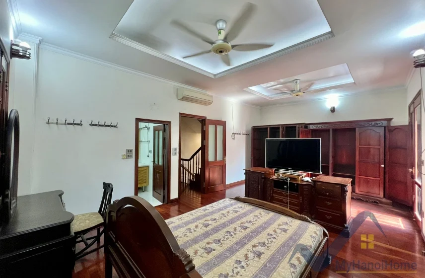 Xem ảnh 20: Ảnh 20: Biệt thự đủ đồ Vinhomes Riverside cho thuê có tầng hầm