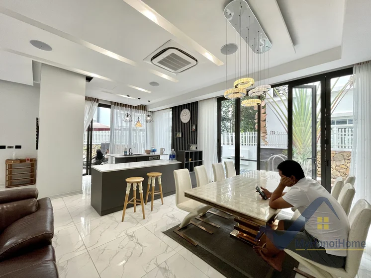 Xem ảnh 5: Ảnh 5: Biệt thự full đồ Vinhome Riverside 4 phòng ngủ có bể bơi cho thuê