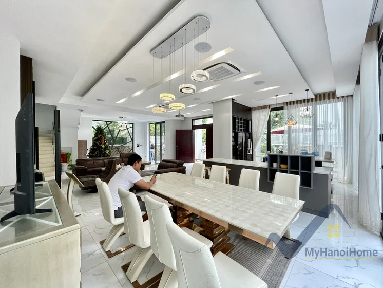 Xem ảnh 6: Ảnh 6: Biệt thự full đồ Vinhome Riverside 4 phòng ngủ có bể bơi cho thuê