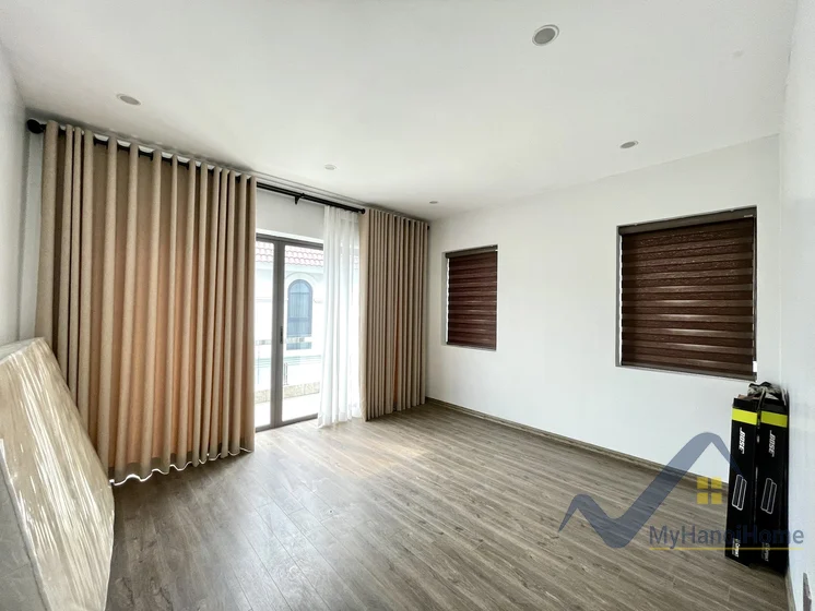 Xem ảnh 12: Ảnh 12: Biệt thự full đồ Vinhome Riverside 4 phòng ngủ có bể bơi cho thuê