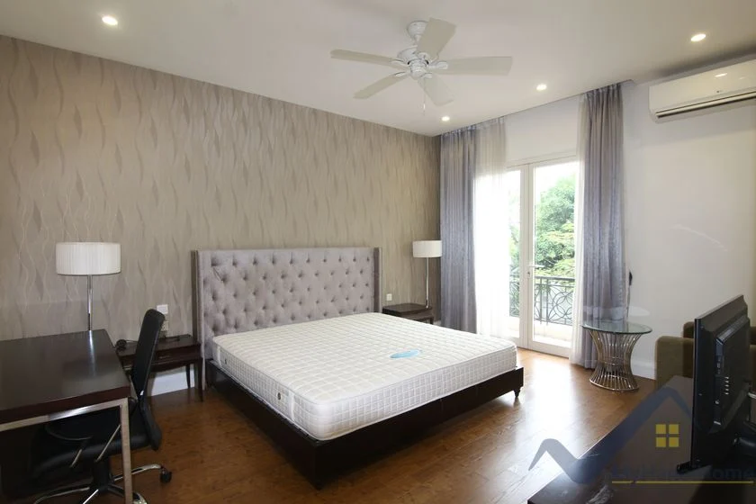 Xem ảnh 4: Ảnh 4: Biệt Thự Hoa Sữa Vinhomes Riverside 4 phòng ngủ full nội thất