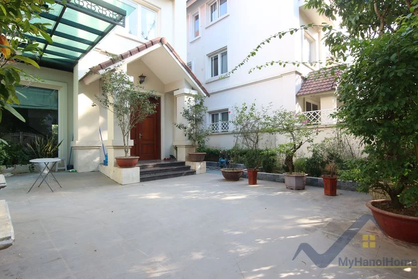 Xem ảnh 2: Ảnh 2: Biệt thự Hoa Sữa Vinhomes Riverside cho thuê đủ đồ