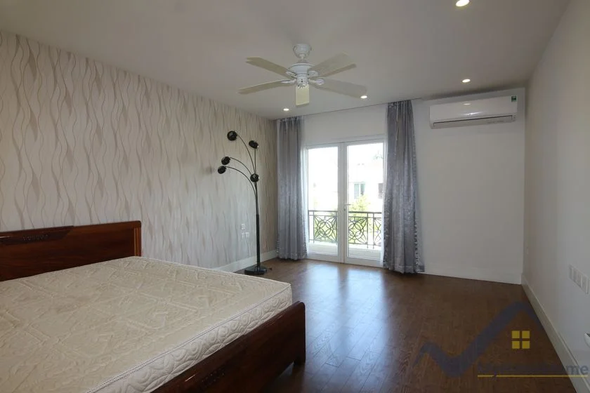 Xem ảnh 9: Ảnh 9: Biệt thự Hoa Sữa Vinhomes Riverside cho thuê đủ đồ