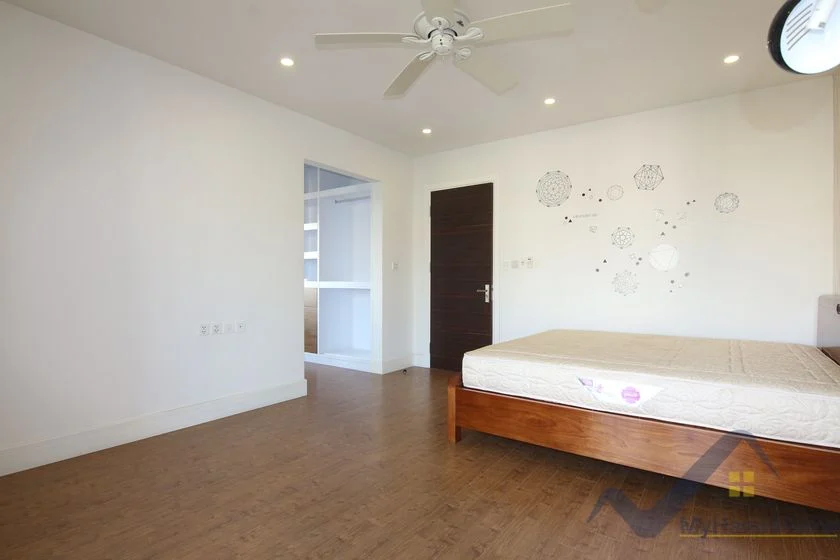 Xem ảnh 10: Ảnh 10: Biệt thự Hoa Sữa Vinhomes Riverside cho thuê đủ đồ