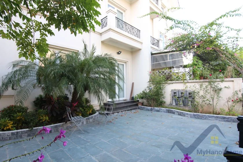 Xem ảnh 16: Ảnh 16: Biệt thự Hoa Sữa Vinhomes Riverside cho thuê đủ đồ