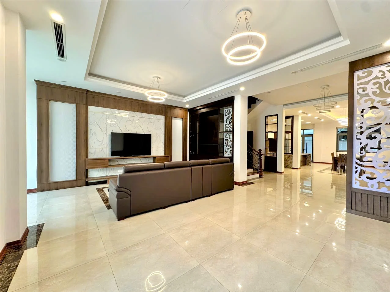 Xem ảnh 2: Ảnh 2: Biệt thự liền kề cho thuê Vinhomes Harmony, full đồ 5PN