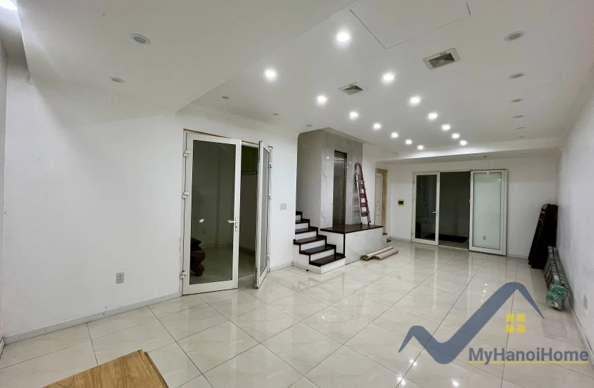 Xem ảnh 4: Ảnh 4: Biệt thự song lập có thang máy Vinhomes Riverside đủ đồ