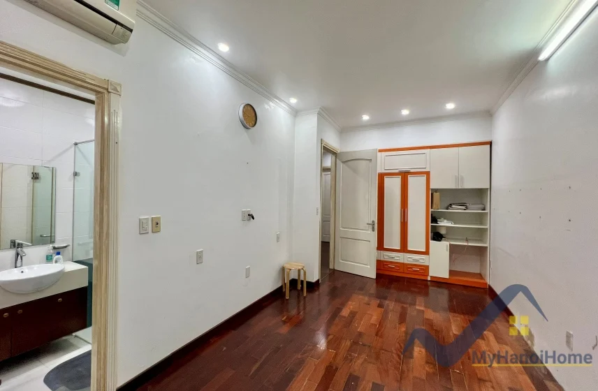 Xem ảnh 9: Ảnh 9: Biệt thự song lập có thang máy Vinhomes Riverside đủ đồ