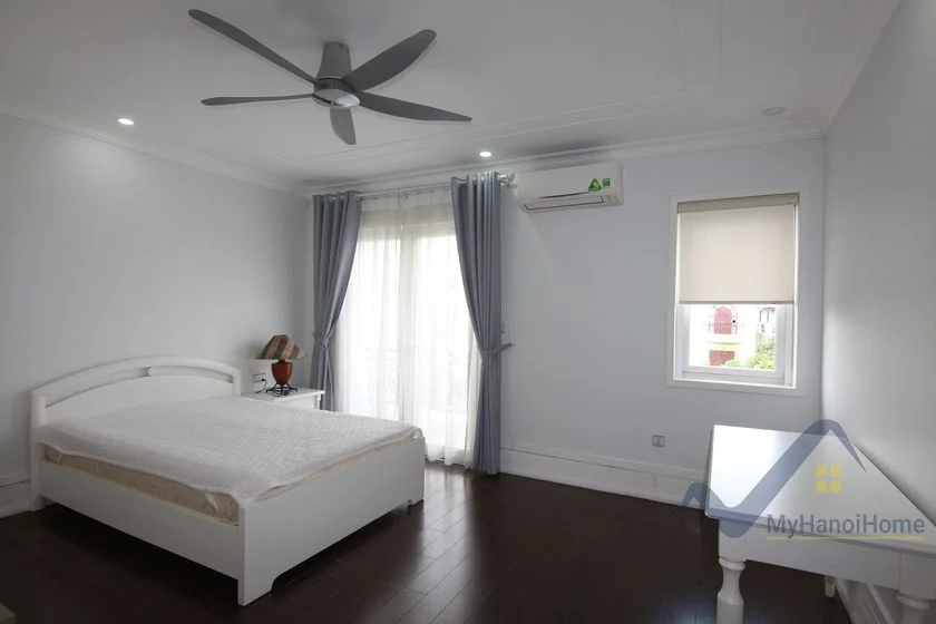 Xem ảnh 7: Ảnh 7: Biệt thự song lập gần sân Golf Vinhomes Riverside cho thuê