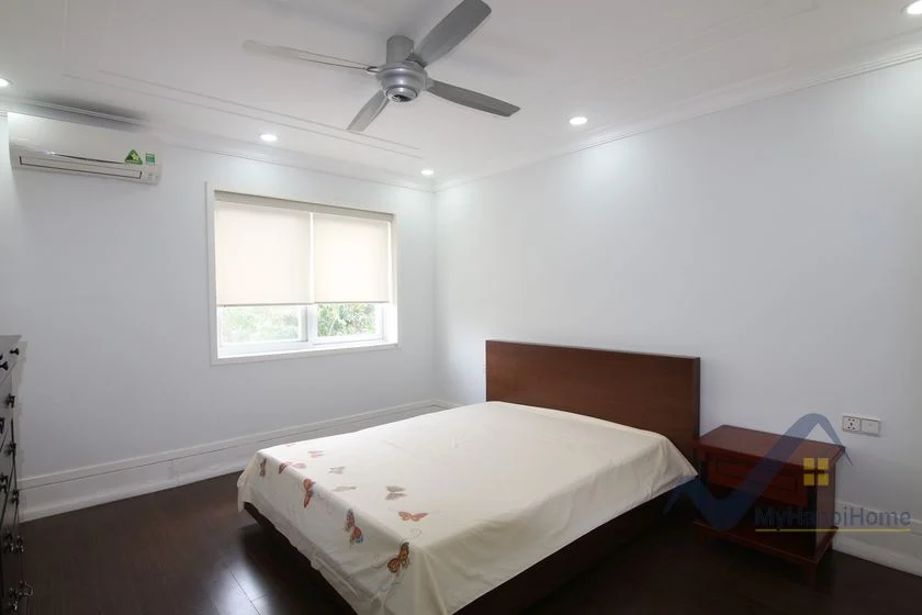 Xem ảnh 10: Ảnh 10: Biệt thự song lập gần sân Golf Vinhomes Riverside cho thuê
