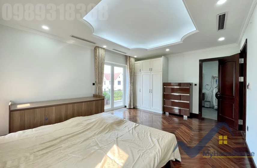 Xem ảnh 12: Ảnh 12: Biệt thự song lập Vinhome Riverside đủ đồ có thang máy cho thuê