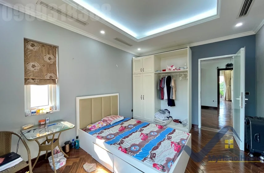 Xem ảnh 15: Ảnh 15: Biệt thự song lập Vinhome Riverside đủ đồ có thang máy cho thuê