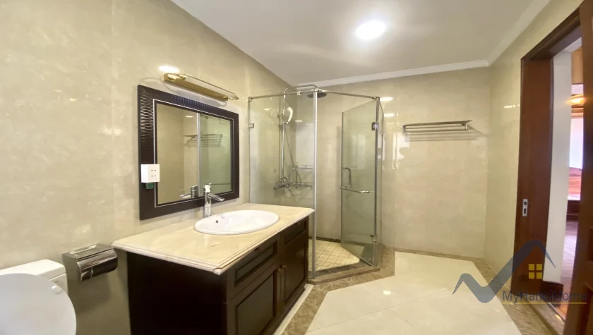Xem ảnh 10: Ảnh 10: Biệt thự song lập Vinhomes Riverside cho thuê 3PN, có hầm
