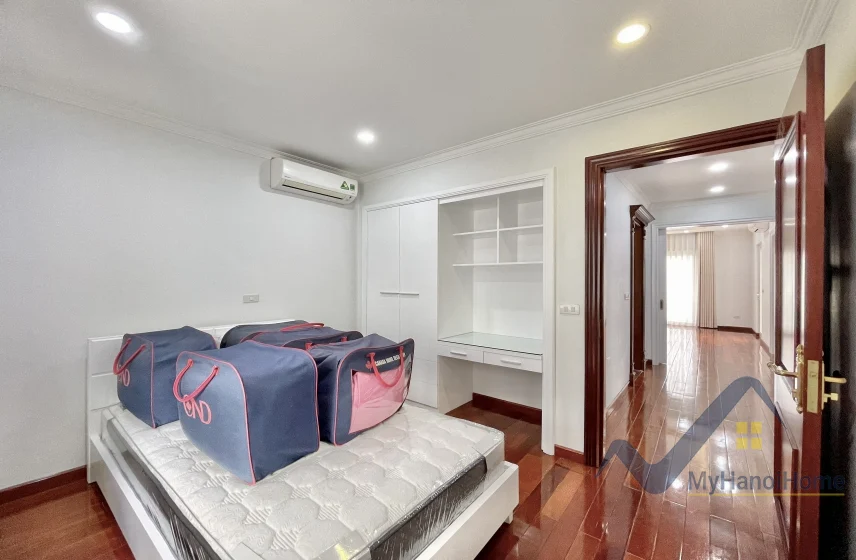 Xem ảnh 9: Ảnh 9: Biệt thự song lập Vinhomes Riverside cho thuê 4 bedrooms