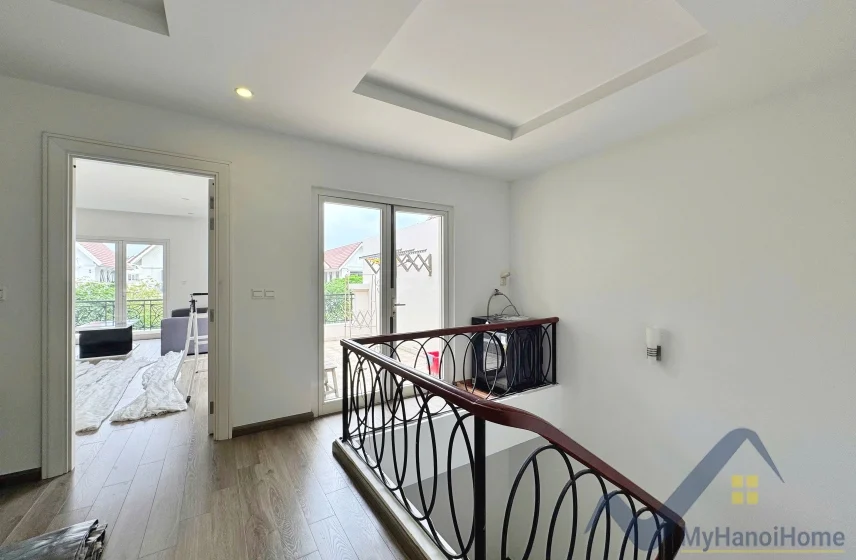 Xem ảnh 9: Ảnh 9: Biệt thự song lập Vinhomes Riverside cho thuê 4PN đủ đồ