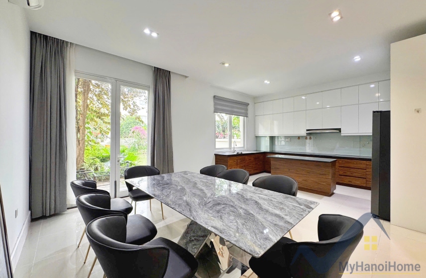 Biệt thự song lập Vinhomes Riverside cho thuê 4PN đủ đồ 4