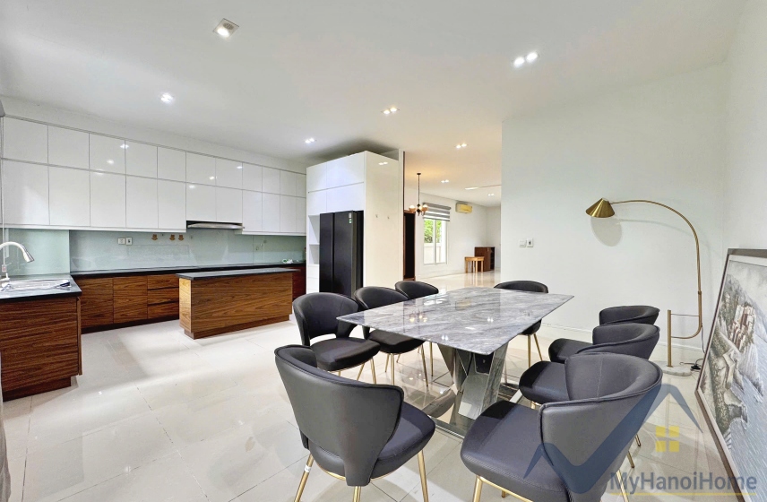 Biệt thự song lập Vinhomes Riverside cho thuê 4PN đủ đồ 5