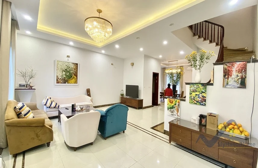 Xem ảnh 2: Ảnh 2: Biệt thự Vinhomes Riverside cho thuê, có tầng hầm và sân vườn