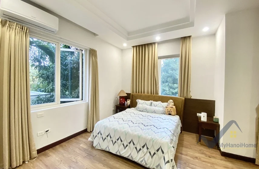 Xem ảnh 3: Ảnh 3: Biệt thự Vinhomes Riverside cho thuê, có tầng hầm và sân vườn