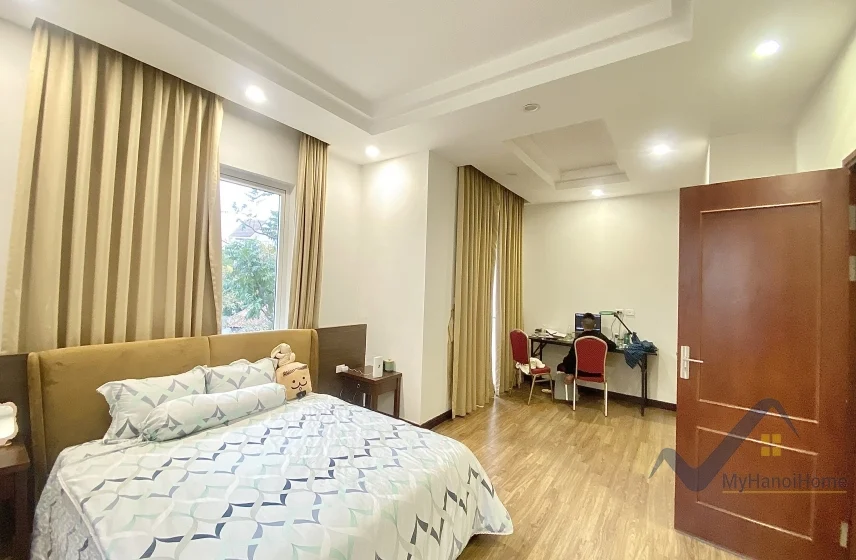 Xem ảnh 4: Ảnh 4: Biệt thự Vinhomes Riverside cho thuê, có tầng hầm và sân vườn