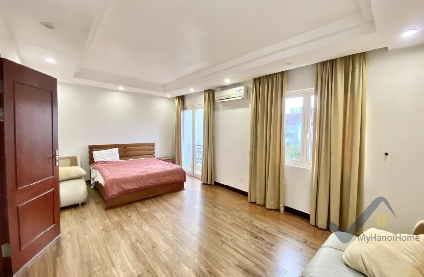 Xem ảnh 5: Ảnh 5: Biệt thự Vinhomes Riverside cho thuê, có tầng hầm và sân vườn